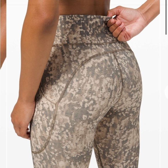 Lululemon Invigorate High-Rise Leggings 25" Sz 4 - Picture 7 of 16